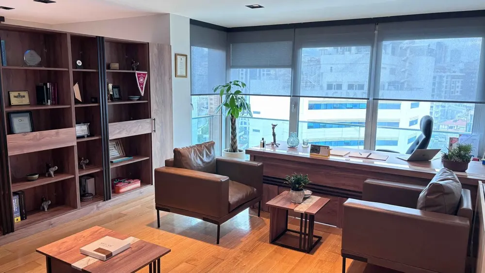 Şişli’deki muayenehanenin görüşme odası